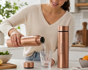 Gepersonaliseerde koperen waterfles 950 ml, aangepaste naam gegraveerde koperen fles, handgemaakte herbruikbare drinkfles, yoga-reizen wellnesscadeau