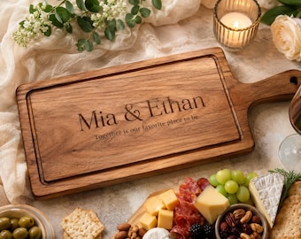 Gepersonaliseerde vleeswarenplank, op maat gegraveerde houten kaasplank, huwelijkscadeau voor stel, dienblad jubileum housewarming