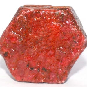 Rubí rojo natural certificado de 200 quilates, sin tallar, en bruto, de gran tamaño, procedente de Mozambique. Piedra preciosa natural extraída de la tierra. Ideal para amantes y coleccionistas de rubíes.