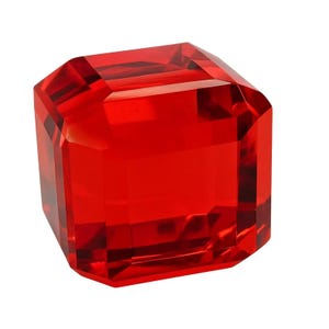 Peut inclure: Un objet rectangulaire rouge rubis à facettes multiples. L'objet présente de nombreuses surfaces planes qui réfléchissent la lumière, créant un effet scintillant. La forme générale est un octogone modifié.