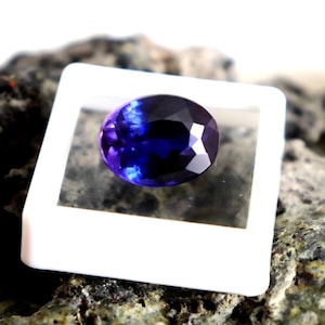 Tanzanite viola naturale certificata, pietra preziosa sciolta di forma ovale fine da 8 carati / Pietra brillante scintillante / Pietra sfaccettata di alta qualità, priva di inclusioni visibili a occhio nudo.