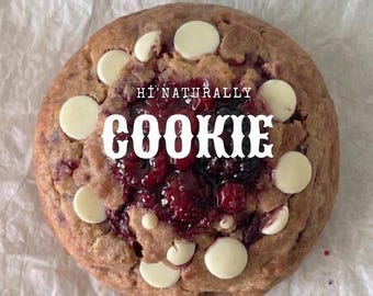 Galletas de frutos rojos y chocolate blanco, premium Callebaut, suaves y masticables, con sabor a frutos del bosque, regalo de repostería casera, horneadas al momento.