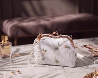 Borsa a mano in pizzo intrecciato fatto a mano con chiusura a scatto, borsetta plissettata ricamata con fiori e tracolla di perle, pochette da sposa vintage