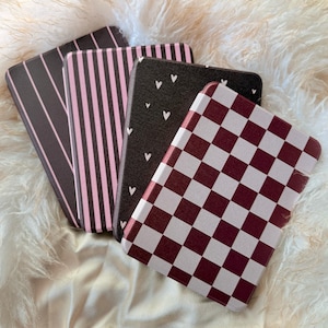 Funda desmontable para Kindle, diseño de tablero de ajedrez y rayas, funda magnética para Paperwhite de 11.º/12.º grado con parte trasera transparente, funda para Kobo Clara Libra, regalo de graduación.
