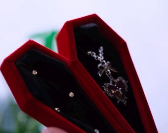 Caja para muñecas BJD con forma de ataúd gótico, estuche de terciopelo para guardar joyas, disponible en varios colores.