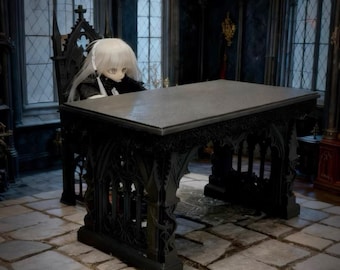 Tavolo intagliato in stile cattedrale gotica per bambole BJD, adatto a bambole in scala 1/8 e 1/12, oggetto di scena per scene scure.