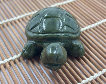 Natural Dark Green Jade Tortoise Sculpture Hand Carved Desk Ornament Home Feng Shui Decor Prosperity Gift