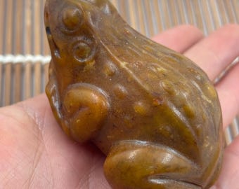 Jade Money Frog Figurine Antique Carved Lucky Wealth Palm Decor