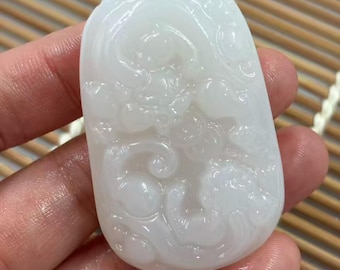 White Jade Pixiu Pendant Lucky Wealth Protection Feng Shui Amulet Necklace Random shipping