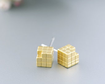 Gold Rubik Cube Earrings. Rubik Cube Post Earrings in Gold. Geometric Earrings. 80s Jewelry. Retro Earrings.