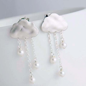 Rain Clouds Post Earrings. Silver plated Clouds with White Pearls Rain Drops. 925 Sterling Silver Post Earrings. Clip-Ons Earrings 画像 1