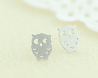 Owl Earrings. Baby Owl Earrings in Silver. Silver Baby Owl Post Earrings. Cute Owl Earrings in Silver. Gifts for her.