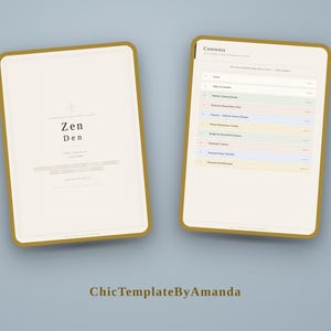 Op de afbeelding: Twee digitale tabletschermen met een huishoudplanner genaamd Zen Den. Het linkerscherm toont de voorpagina met tekst, terwijl het rechterscherm een inhoudsopgave weergeeft met een lijst van secties voor schoonmaak en onderhoud.