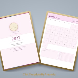 Könnte beinhalten: Ein persönlicher Planer für 2027 mit hellrosa Einband, einem goldenen kreisförmigen Emblem, dem Text 2027 Personal Journal & Diary sowie einer Monatskalenderseite für Januar 2027 mit Rasterlayout, Notizbereich und einer Liste für Monatsziele.
