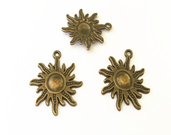 10pcs  Antique bronze sun charm pendant  25mmx28mm