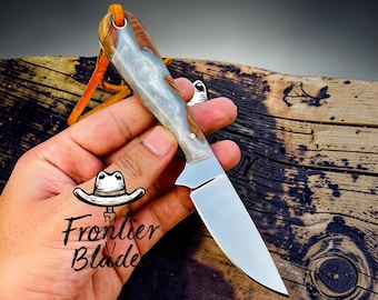 Handgefertigtes Cowboymesser, Klinge aus D2-Stahl, Griff aus Epoxidharz, Lederscheide