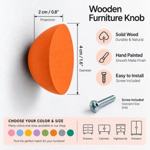 Könnte beinhalten: Ein halbkugelförmiger, orangefarbener Möbelknopf aus Holz mit einem Durchmesser von 4 cm und einer Ausladung von 2 cm. Der Knopf hat eine matte Oberfläche und wird mit einer M4-Standardschraube geliefert. Textlabels weisen auf Massivholz und Handbemalung hin.