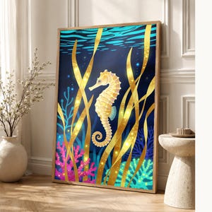 Biolumineszierendes Seepferdchen-Poster | Tiefsee-Ozean-Badezimmer-Wandkunstdruck | Dunkler Küstennachtdruck Bild 1