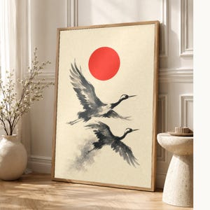 Impresión de grúa de sol rojo Arte de pared japonés | Dos grúas Sumi-e | Póster Dormitorio Wabi Sabi imagen 1