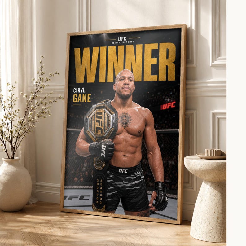 Campeão de Ciryl Gane Pôster | Impressão de arte de parede MMA com cinto de ouro do UFC | Decoração de noite de luta de peso pesado imagem 1