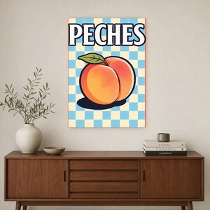 Reprodukcja ściany kuchennej w kolorze brzoskwiniowym | Plakat Owocowy Retro Bistro | Maksymalistyczna kuchnia Cottagecore Print | Wystrój j zdjęcie 3