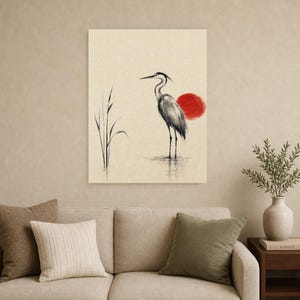 Sztuka ścienna Crimson Sun Japandi | Czapla atramentowa wśród trzcin | Wydruk plakatu z japońskim tuszem zdjęcie 9