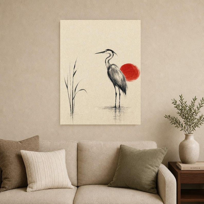 Sztuka ścienna Crimson Sun Japandi | Czapla atramentowa wśród trzcin | Wydruk plakatu z japońskim tuszem zdjęcie 9