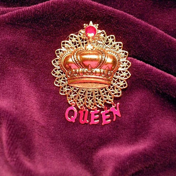 NOW HALF PRICE: Queen Pin . For Red Hatters. Magnetic Clasp or Bail Pin-back.