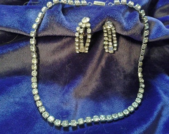 VINTAGE RHINESTONE CHOKER  Necklace  and Earrings Set : Screw Back Earrings. Beautiful Condition.