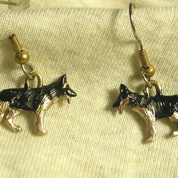 Boucles d'oreilles berger allemand peintes à la main/fils et tiges hypoallergéniques