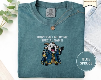 Comfort Colors 1717 Besticktes Prepotente Shirt, Dungeon Crawler Carl Fan Geschenk, Don't Call Me By My Name!, LitRPG Shirt, Gamer Geschenk