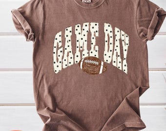 Camiseta Comfort Colors Preppy para el día del partido, camiseta para mamás de fútbol americano, camiseta deportiva de lunares, ropa de fútbol americano para otoño.