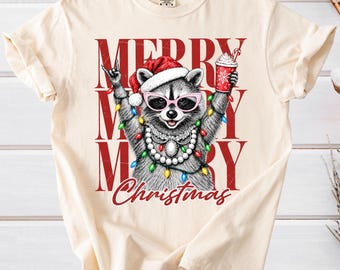Camiseta navideña divertida de mapache salvaje de Comfort Colors, camiseta de Feliz Navidad, camiseta navideña retro.