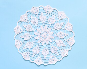 White Circle Crochet doily, vintage round Doily FREE SHIPPING