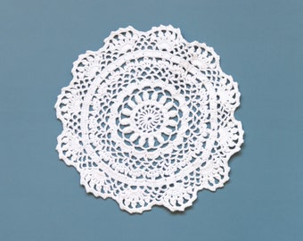 White Circle Crochet doily, vintage round Doily FREE SHIPPING Crochet table topper