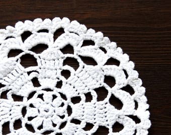 White Circle Crochet doily, vintage round Doily FREE SHIPPING