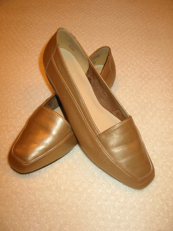 vintage womens bronze Enzo Angiolini leather flats