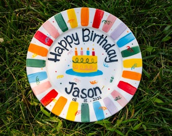Plato de recuerdo de cumpleaños, de cerámica personalizado con globos, nombre, fecha y diseño colorido personalizados.
