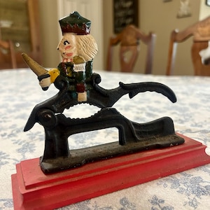 Vintage 7” Cast Iron King/Jester Figural Lever Nutcracker