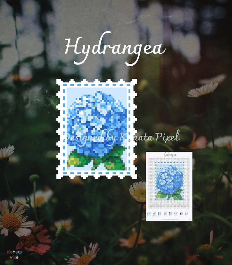 以下が含まれることがあります： Hydrangeaと題されたクロスステッチパターン。ピクセルアートの青いアジサイの花と緑の葉が白い切手風の枠の中に描かれています。デザインには、カラーキー付きの小さなグリッドチャートとDesigned by Konata Pixelというテキストが含まれています。