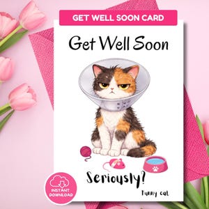 Op de afbeelding: Een witte keramische mok met een zwarte handgreep en de tekst "But First, Coffee" in een vetgedrukte, zwarte letter. De mok staat tegen een vage achtergrond, wat een gezellige setting suggereert.