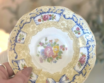 Platillo vintage Royal Albert “Valentine” – Porcelana fina inglesa – Diseño floral azul y dorado – Decoración cottagecore – Plato decorativo shabby chic