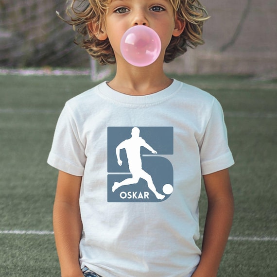 Personalisiertes Fußball T-Shirt Kinder Junge mit Name & Nummer. Geburtstag Geschenk Soccer Boy. 5 6 7 8 9