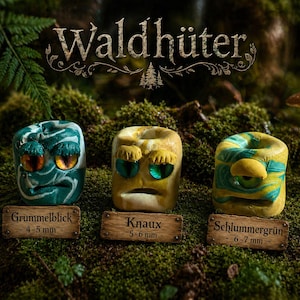 May include: Three whimsical, colorful, cube-shaped figurines with expressive faces, set against a mossy background. Each has a unique color scheme and is labeled with a name and size in millimeters. The text "Waldhüter" is at the top.