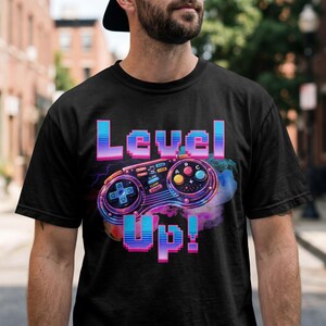 Retro Gaming Neon T-Shirt Level Up 80er 90er Jahre Classic Gamer Retro Love 16 Bit Pixel Geschenk Geschenkidee  -Heavy Cotton  T-Shirt