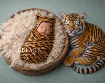 Fondo digital de tigre recién nacido, fondo de Photoshop de bebé con animales de la selva, accesorio para cachorro, fondo de cesta de lana neutra, composición, safari