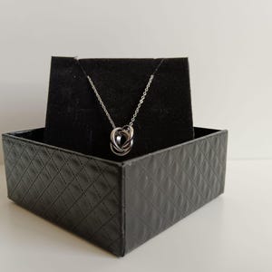 3連リングシルバーフープリングネックレス、モダンミニマリストジュエリー、意味のある繋がりペンダント、ギフト