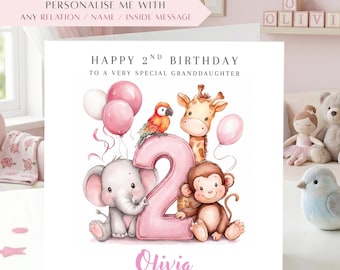 Può includere: Biglietto di compleanno con la scritta "Buon 2° compleanno a una nipotina molto speciale". Il biglietto presenta un numero 2 rosa, un elefante, una scimmia, una giraffa, un pappagallo e dei palloncini. Il nome "Olivia" è scritto in basso.