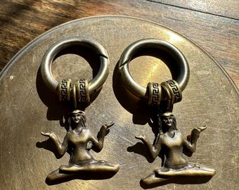 Pesas para las orejas de la diosa india de latón: Colgadores de bronce antiguo para posturas de meditación (6 g)