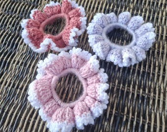 Mini chouchou mystère au crochet fait main – Random handmade scrunchie – Accessoire cheveux –